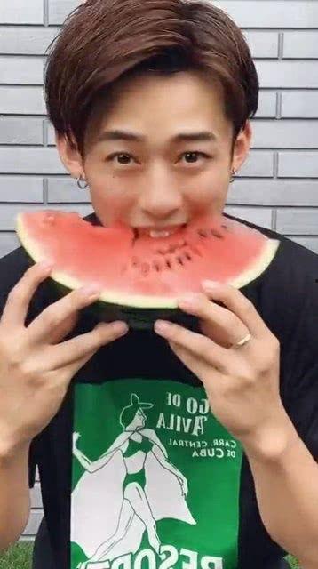 吃瓜小哥网红视频,吃瓜小哥带你领略网红视频的魅力  第3张 吃瓜小哥网红视频,吃瓜小哥带你领略网红视频的魅力  第3张