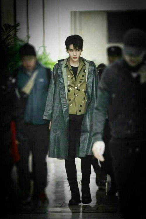 娱乐吃瓜酱雨衣男,娱乐吃瓜酱的神秘面纱  第3张 娱乐吃瓜酱雨衣男,娱乐吃瓜酱的神秘面纱  第3张